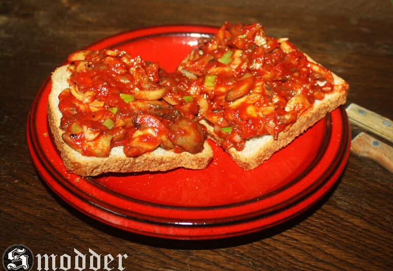 Toast met tomaat en champignons